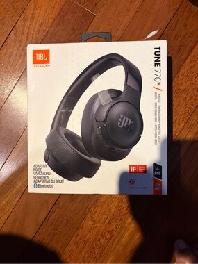 JBL Tune 770NC Wireless Over-Ear Headphones - Black